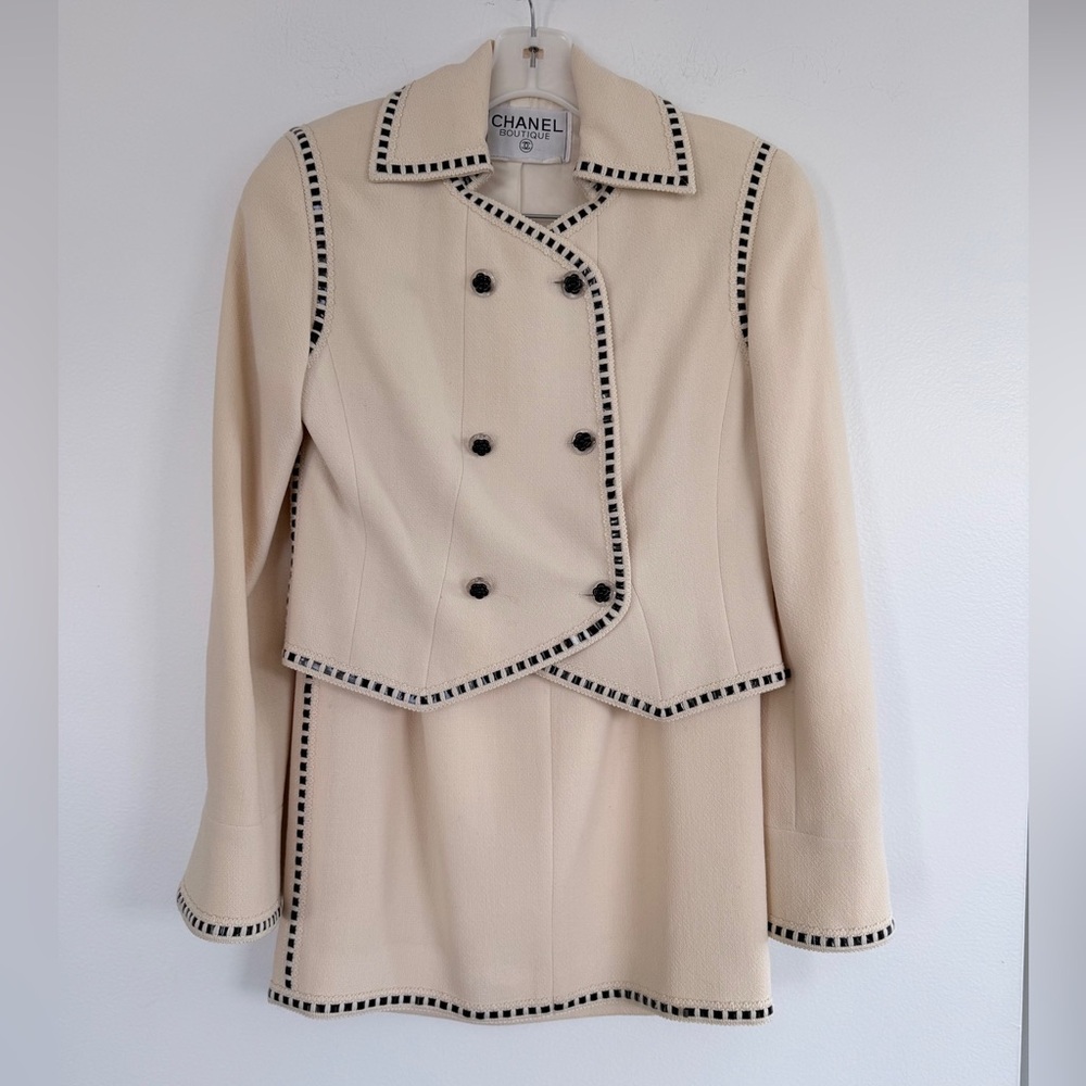 Chanel Vintage Boutique Cream Beige/ Double-Breasted Blazer w/ Black LeatherTrim